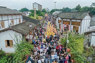 又快换图了？巴黎官网当前图有姆巴佩，此前图片曾经历多次更改